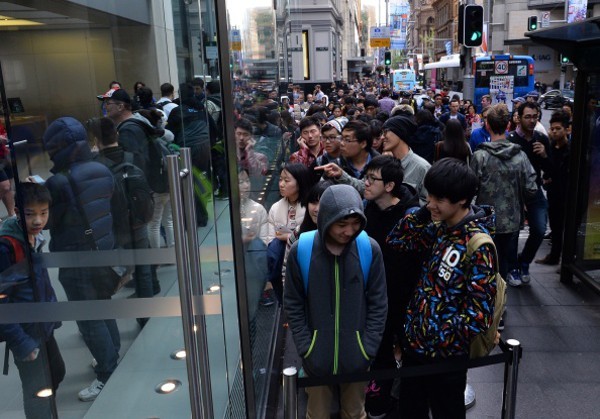 Why Apple is getting rid of the queues outside its stores: Best of the Web